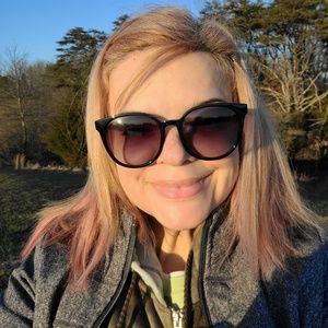 Meet your Posher, Carolina